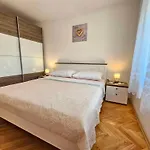 Apartment In 15492 *