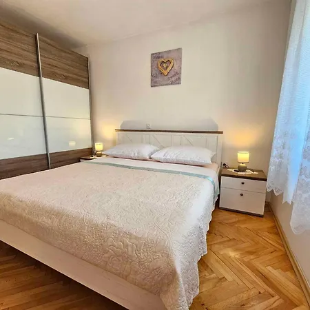 Apartman In 15492 *